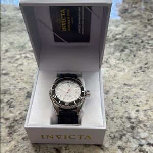 Invicta Men's Black and Silver Watch
